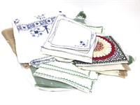 25+ Vtg Placemats, Table Runner & More