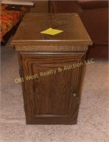 End Table - 13"L x 19.5"W x 20.5"H  (B)