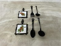 APPLE POT HOLDERS IRON WALL DECOR UTENSILS