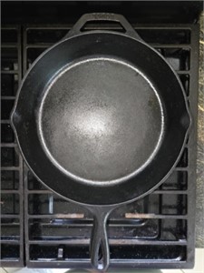 Lot of 2 Cast Iron 12 in Lodge Skillets