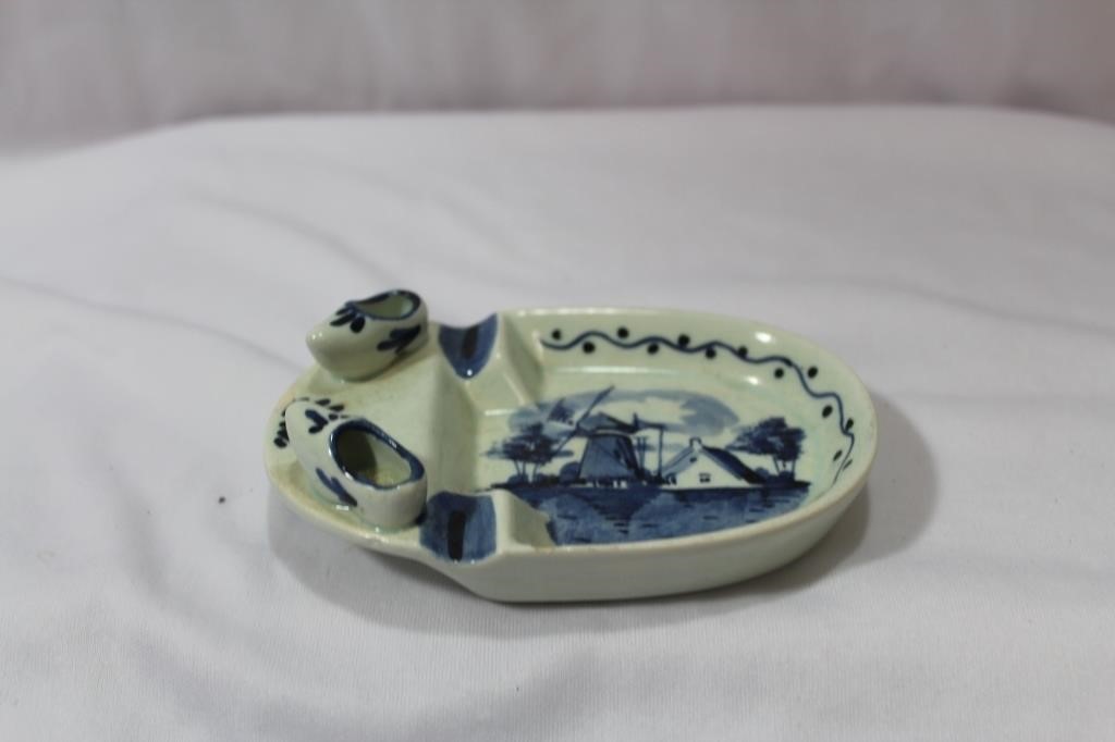 A Delft Ashtray