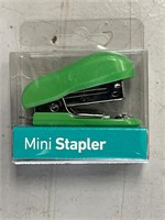 Mini stapler
