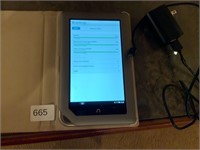 B & N Nook 4GB BNTV250A w/Charger & Case