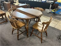 Kitchen Table, 2 Leaves, 4 Chairs. Ex. Condition
