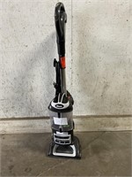 SHARK LIFT-AWAY DELUXE VACUUM MACHINE ** WORKS (