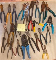 R - MIXED LOT OF PLIERS (R10)
