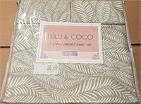 LULU & COCO 3 piece FULL size Tan White Wavy Leaf