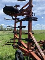 IH 5500 chisel plow