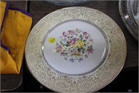 11" DINNER PLATE - FLORAL DESIGN W/ GOLD TRIM