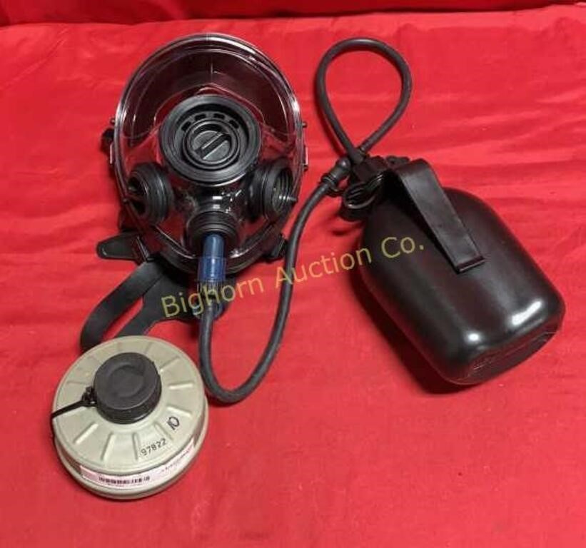 SGE 400/3  Gas Mask w/ 1 Filter & Canteen