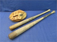 2 old wooden bats & vintage catchers mitt
