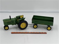 John Deere tractor and wagon 1/16 scale