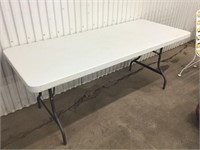 Plastic 6 foot folding table