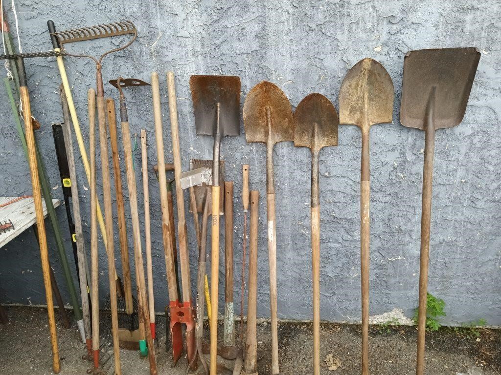 Garden and lawn tool Lot 6 shovels, 2 stone