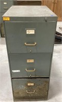 Metal filing cabinet-no key-17.75 x 26 x 42