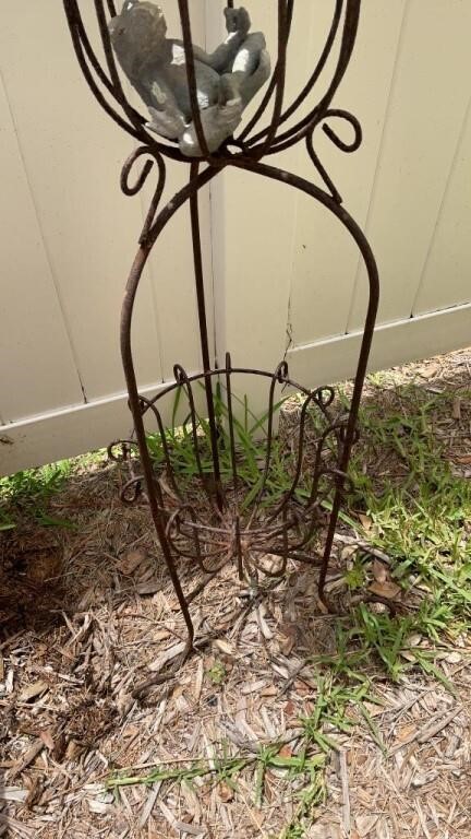 Metal plant stand &Ball