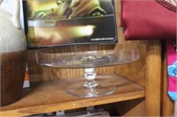 CLEAR GLASS CAKE STAND