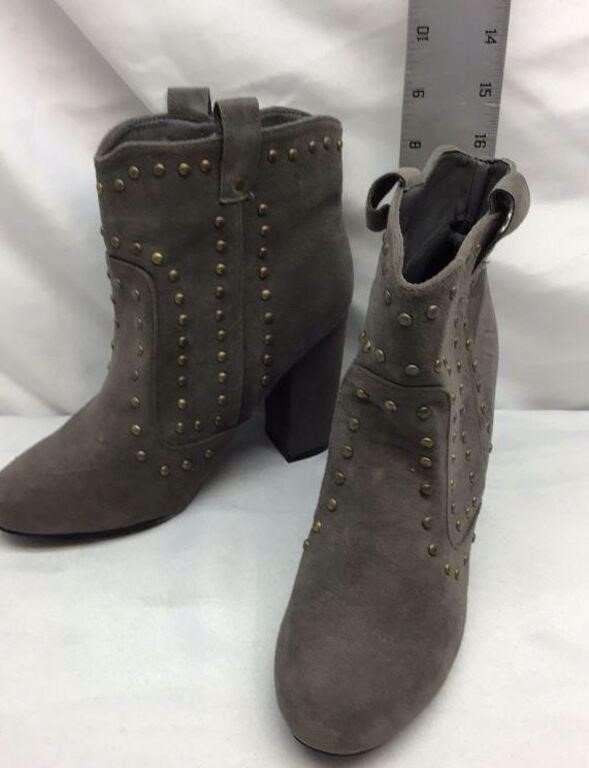 F11) LARGE WOMENS SIZE 8/9 BOOTS WITH A HEEL