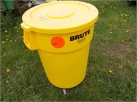 Brute Garbage Can Filled W/Heat Lamps