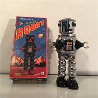 VINTAGE ROBOT TOY