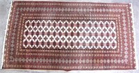 RED/WHITE/BLACK ORNATE PATTERN AREA RUG NO TAG