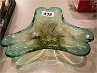 Green stretched glass bowl