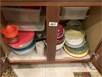 Cabinet contents - tupperweare & plastic items