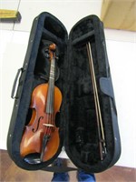 Vintage Copy of Antonius Stradivarius Violin w/cas