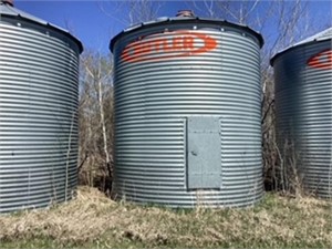 2000 bu Butler bin. Spoiled grain inside,