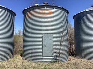 2000 bu Butler bin. Spoiled grain inside,