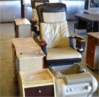 PEDICURE SPA & MASSAGE CHAIR WITH NAIL TABLE