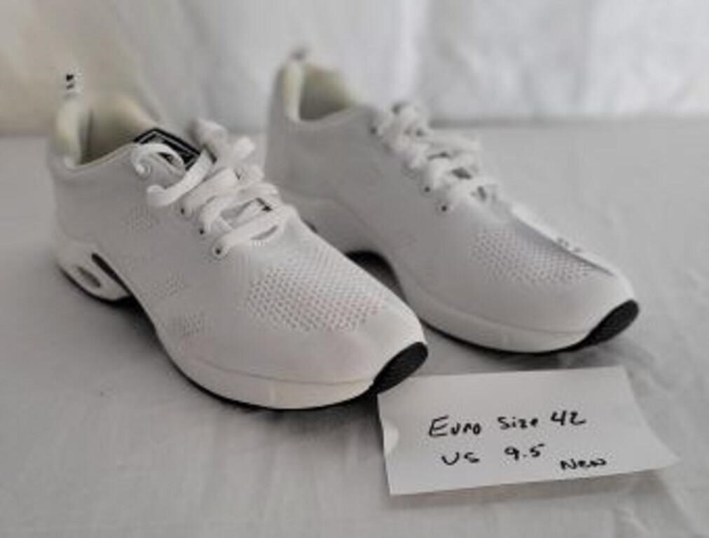 EURO MENS SNEAKERS SZ EU 42 US 9.5