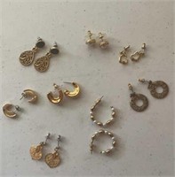 Assorted earrings