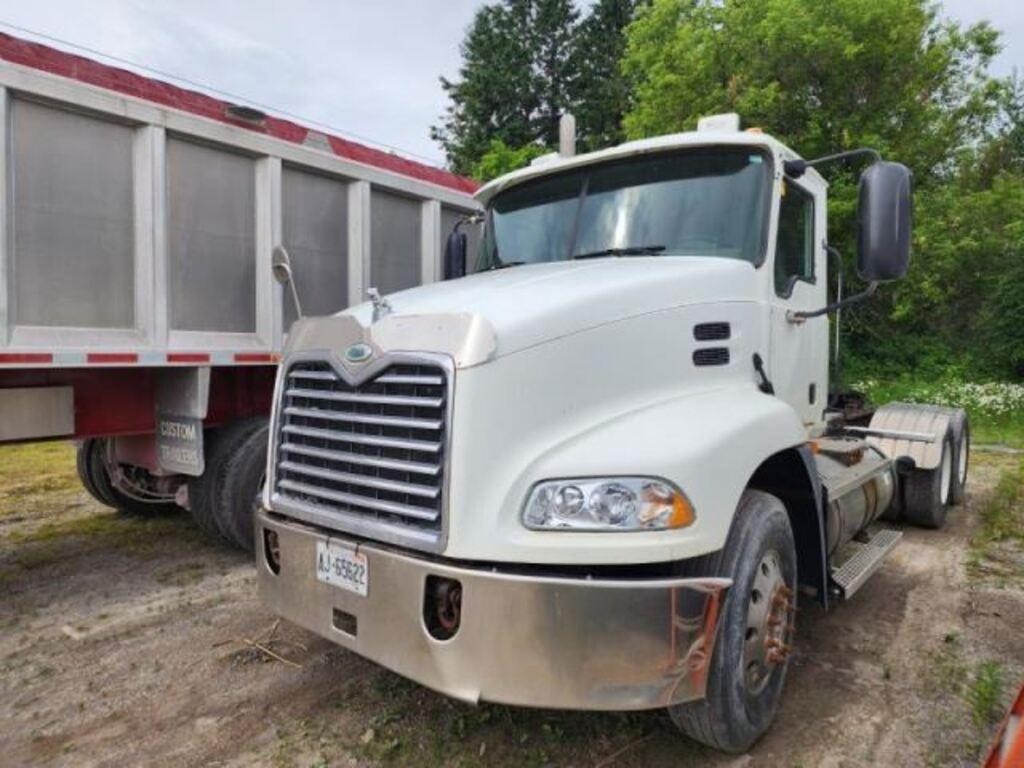 2007 Mack Vision T/A Hiway Tractor - Day Cab - 1M1