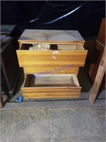 Wood 4 drawer chest.