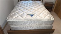 Full size mattress -Eastman House-Good condition