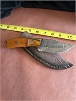 Damascus Steel 8 inch knife with leather case