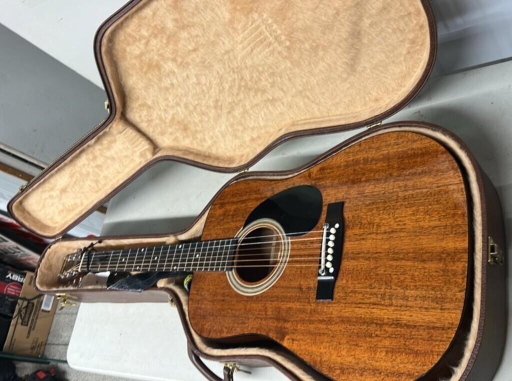 Degas Acoustic Guitar (No. MT107) with Case