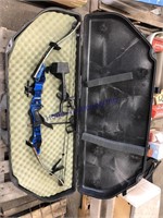 AMERICAN COMPOUND BOW W/ QUIVER, CASE