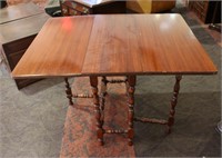 EARLY AMERICAN SOLID WOOD GATE LEG TABLE