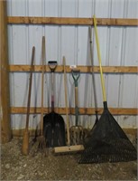 Yard Tools - Rakes, Brooms & More