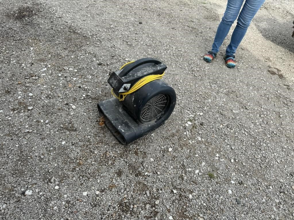 Floor blower