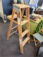 4' Wooden Folding Step Ladder