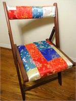 ASIAN STYLE FOLDING CHAIR