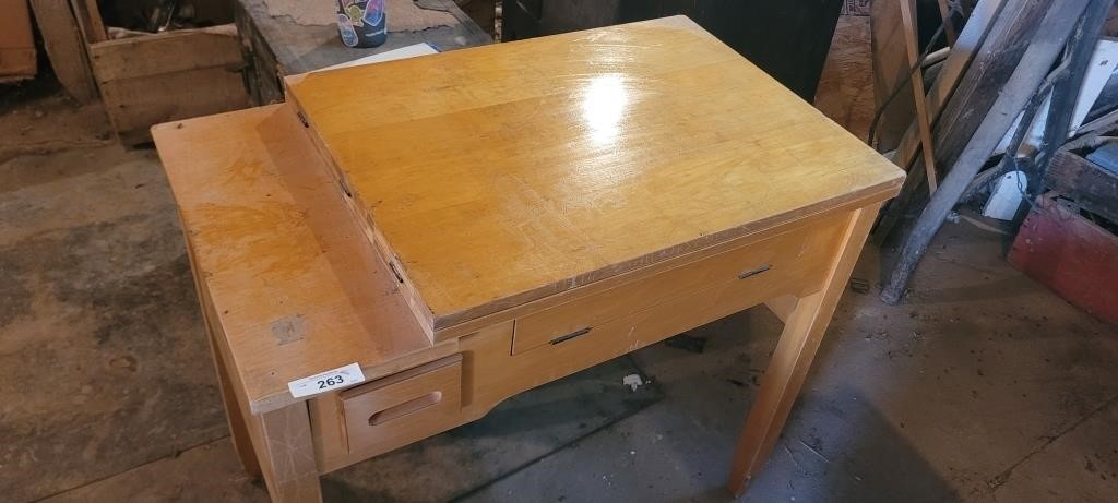 Sewing cabinet