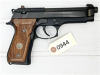 LIKE NEW Beretta 92FS 9mm pistol, s#BER319179Z,