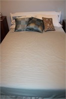 Double Bed & Bedding / Wooden Headboard