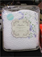 3 Piece Embroidered Queen Sized Quilt Set