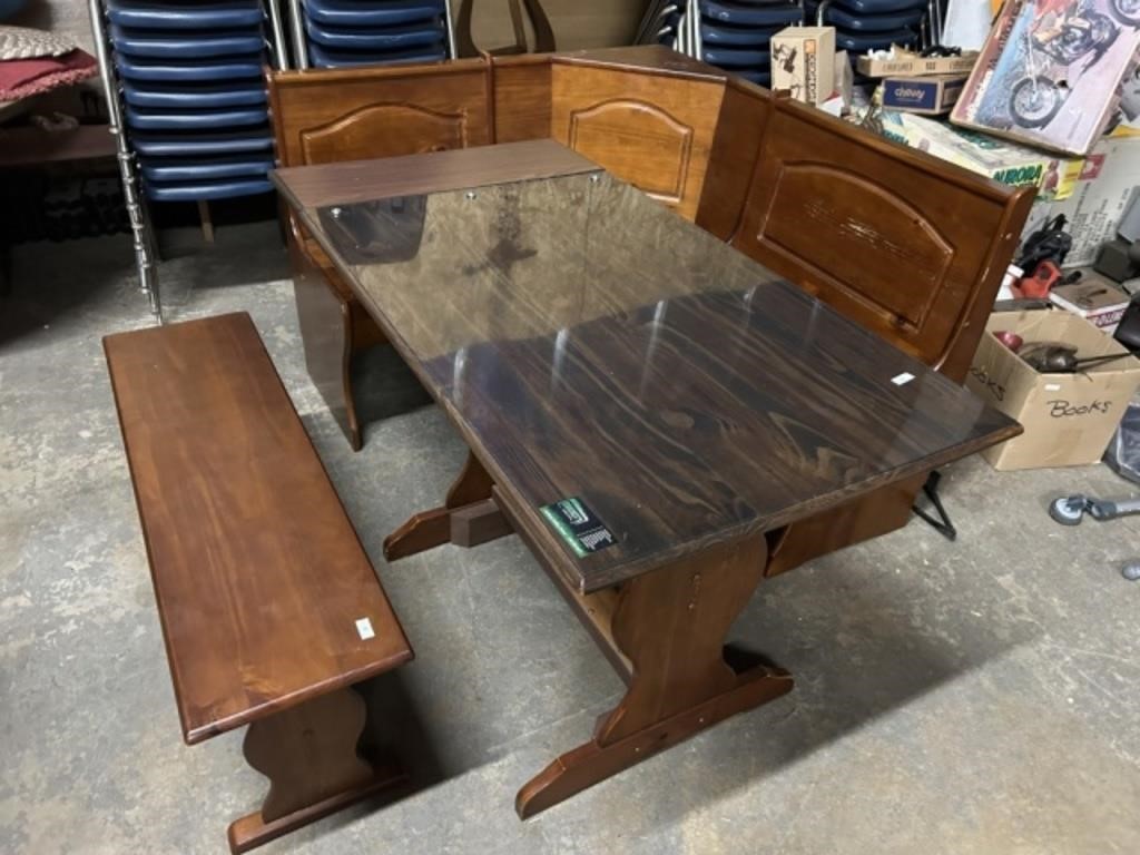 CORNER TABLE WITH BENCHES