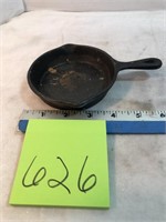 Cast iron skillet/ash tray, no markings